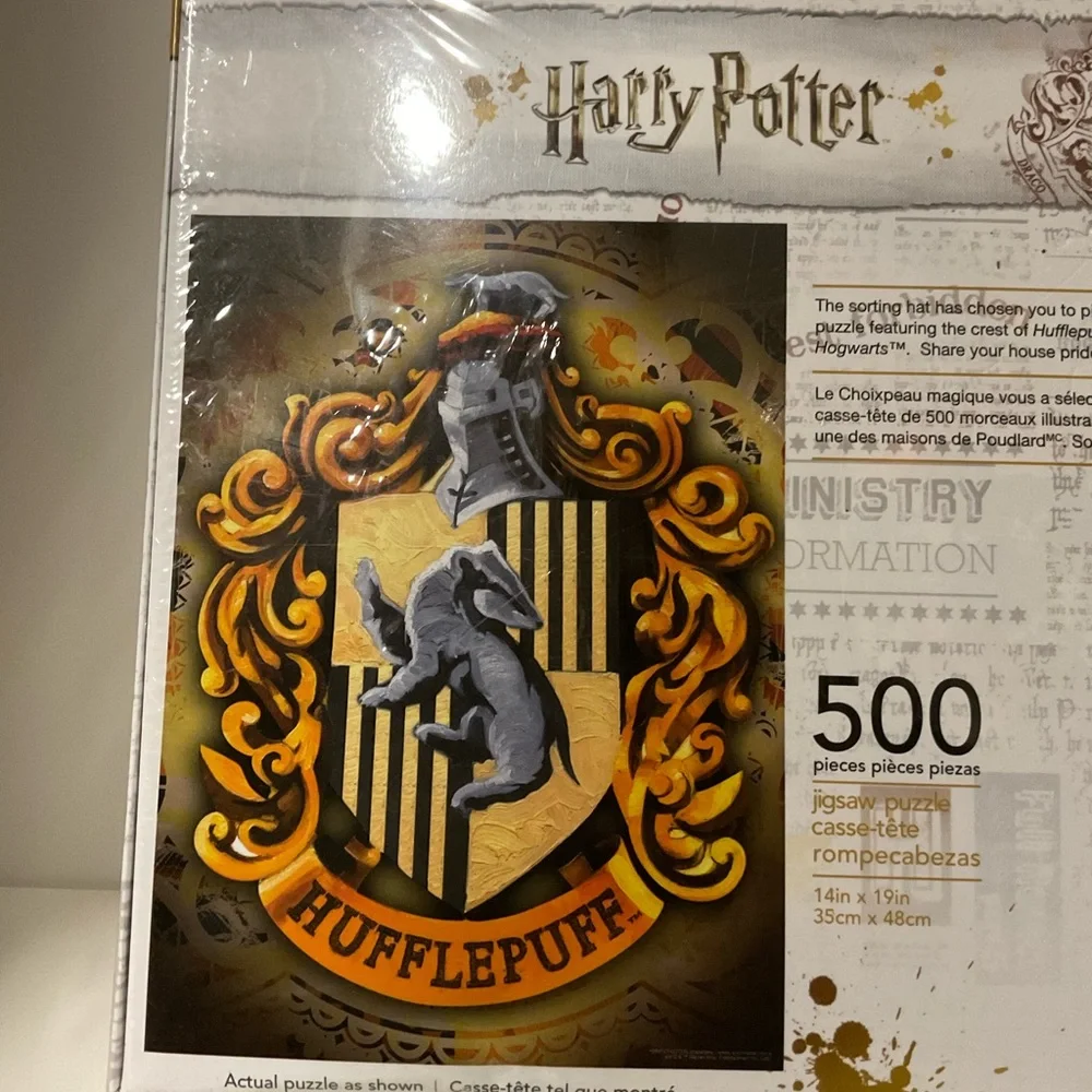 Harry Potter Hufflepuff Crest Puzzle 500 Pieces Wizarding World New 14inX19in